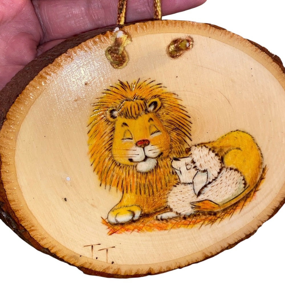 VTG Wooden Lion and Lamb small Christian wall hanging wall plaque ornament